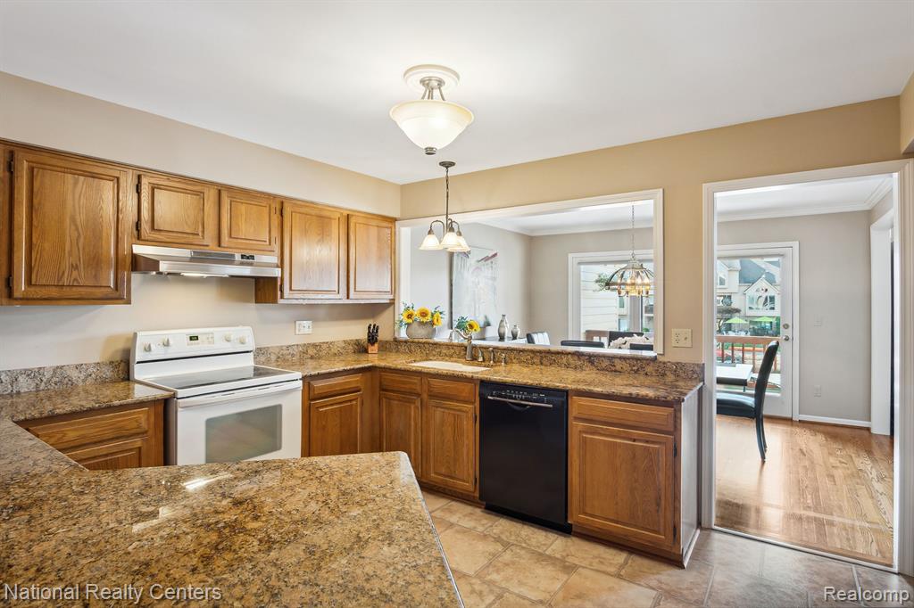 47704 BLUE HERON Drive S, Northville, MI 48168 — Photo 26