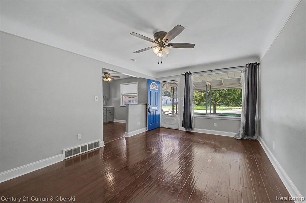 5375 Mayfair Street, Dearborn Heights, MI 48125 — Photo 6