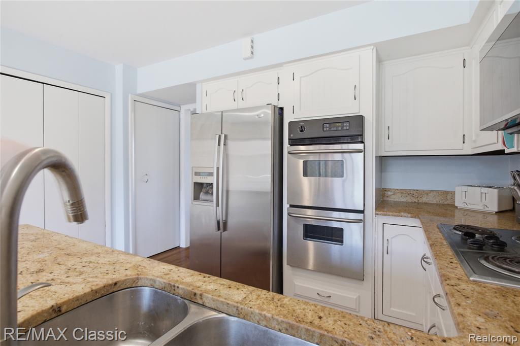 3961 Chablis Street, West Bloomfield, MI 48323 — Photo 15