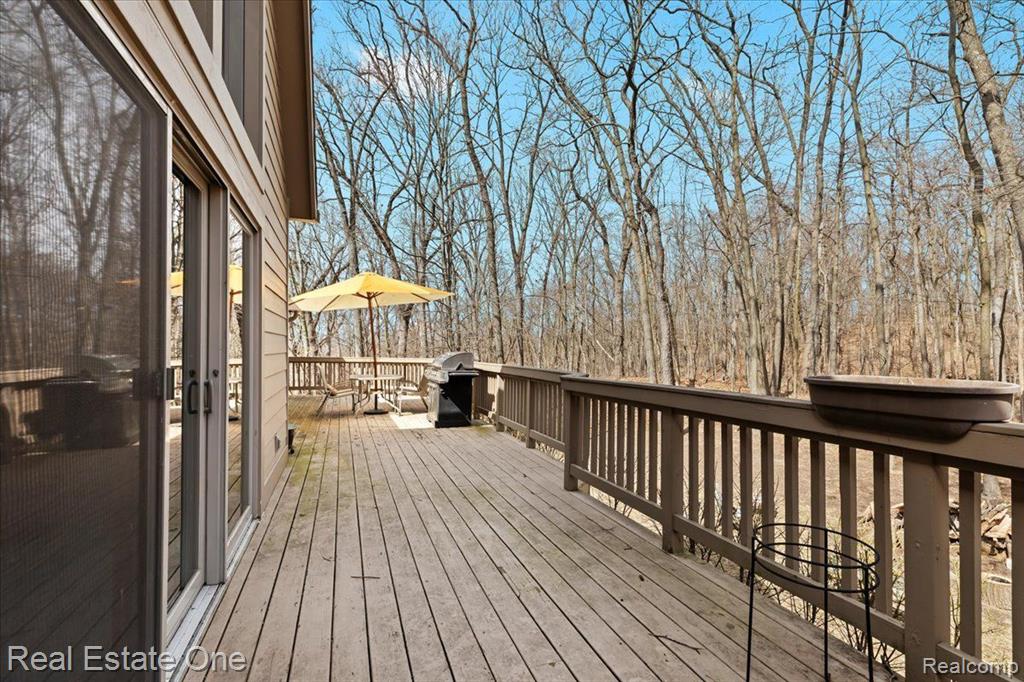 5595 NAVAJO Trail, Pinckney, MI 48169 — Photo 46