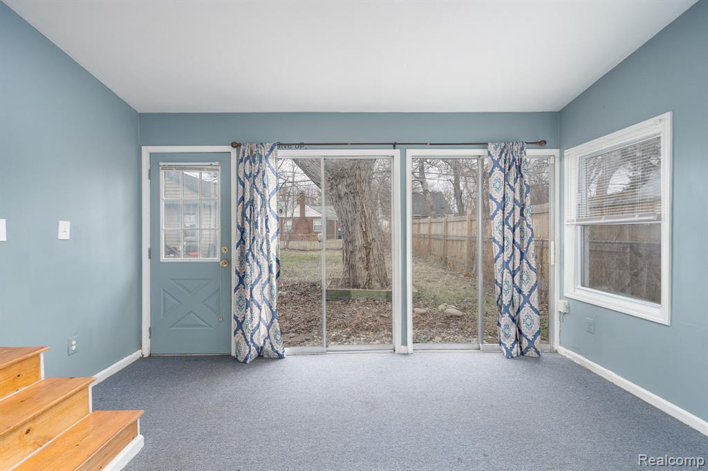 6585 Dolphin Street, Dearborn Heights, MI 48127 — Photo 30