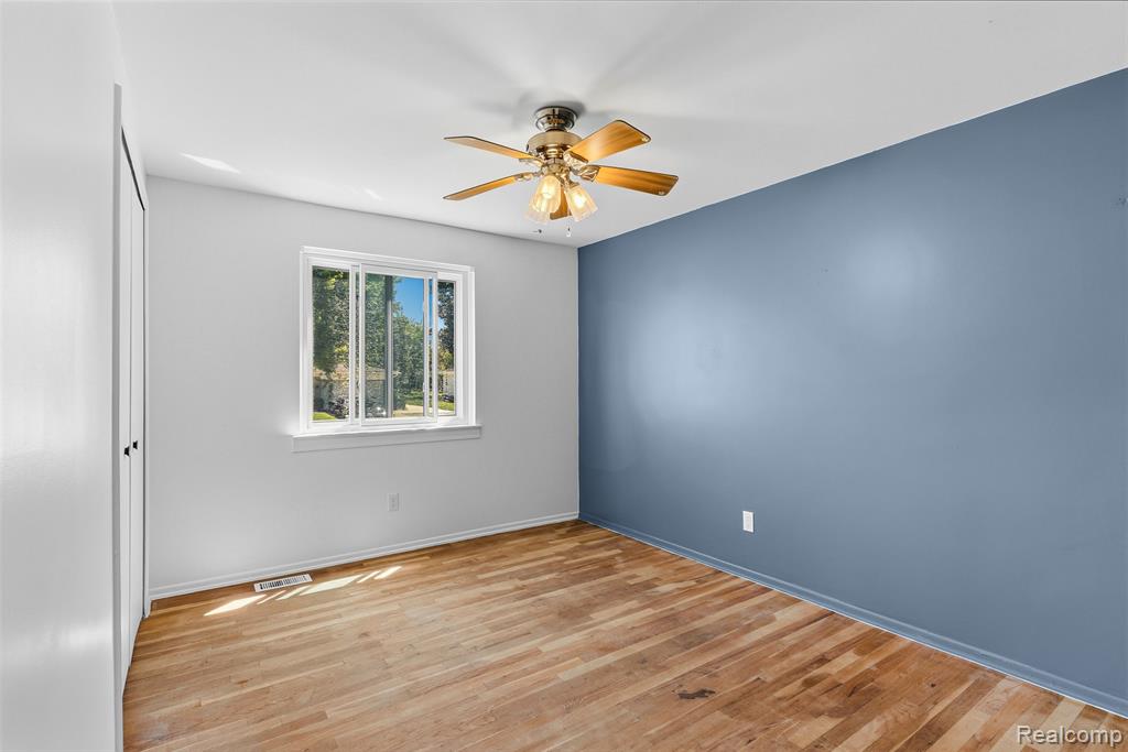 4410 Wickfield Drive, Flint, MI 48507 — Photo 18