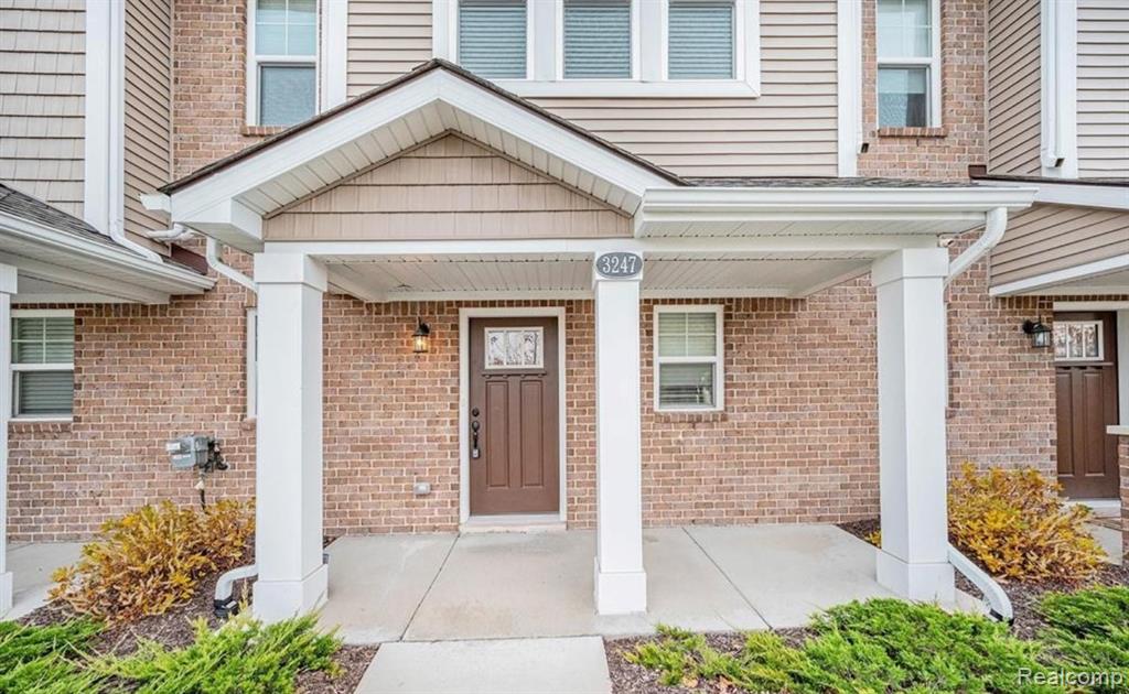 3247 Chambers W, Wixom, MI 48393 — Photo 2