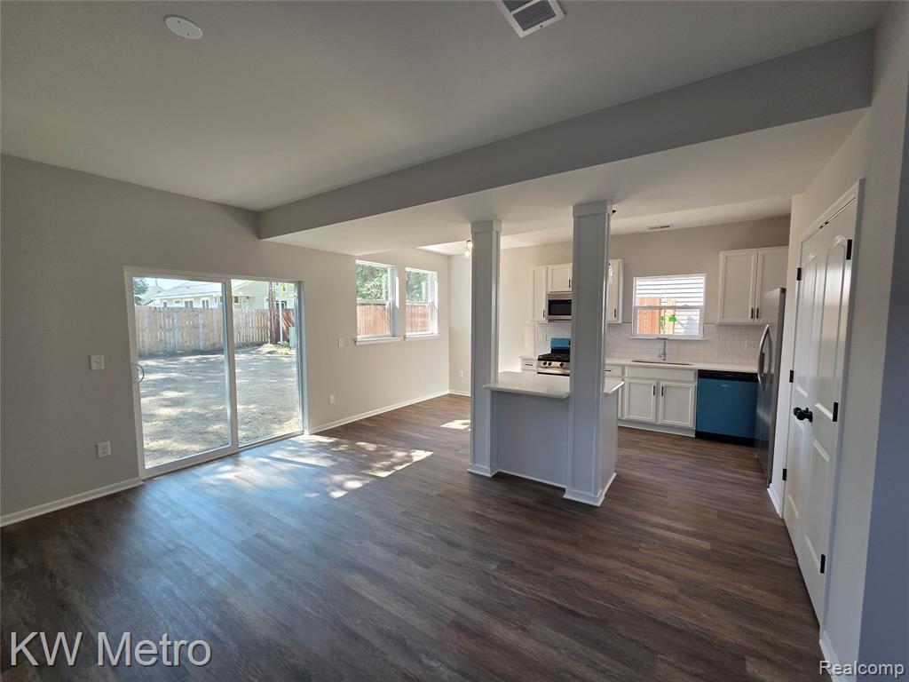 1116 E HAYES Avenue, Hazel Park, MI 48030 — Photo 4