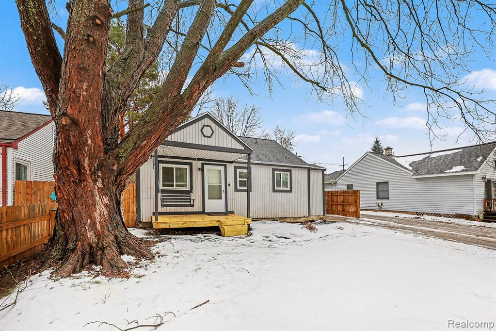 46 E Glass Road, Ortonville, MI 48462 — Photo 3