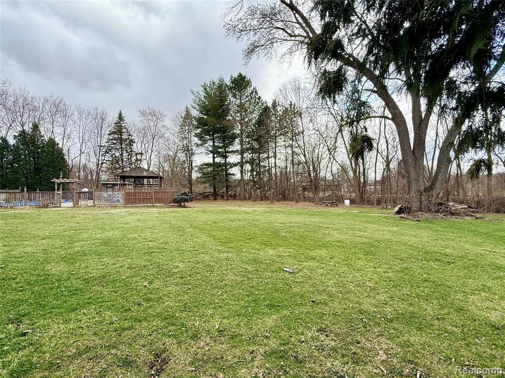 3194 S Vassar Road, Burton, MI 48519 — Photo 30