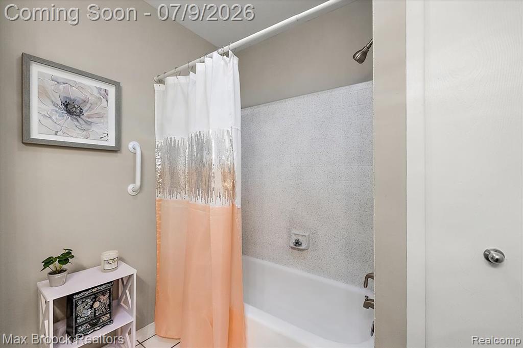 5601 Drake Hollow Drive W, West Bloomfield, MI — Photo 44