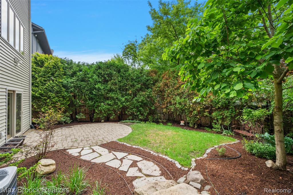 5348 Sunnycrest Drive, West Bloomfield, MI 48323 — Photo 33