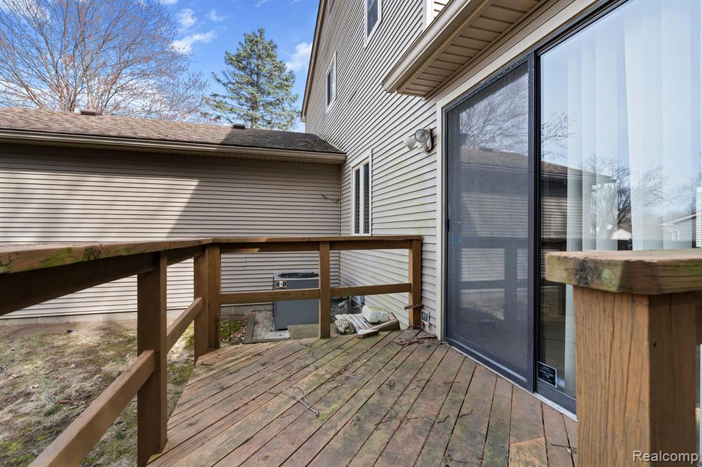 643 Pine Tree Court, Walled Lake, MI 48390 — Photo 27