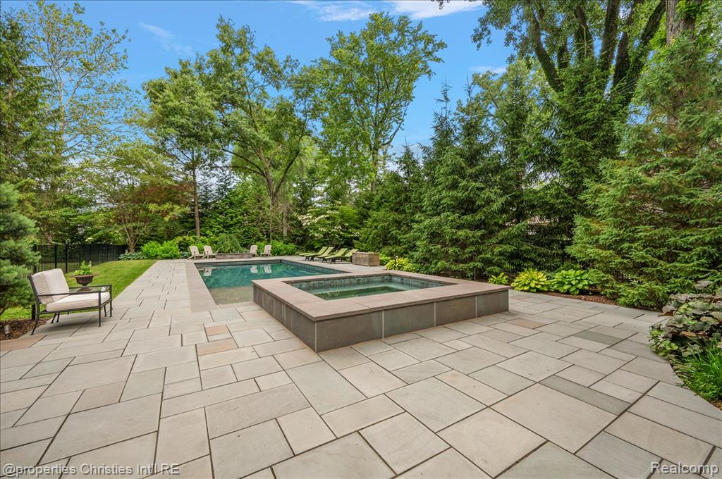 950 E Glengarry Circle, Bloomfield Hills, MI 48301 — Photo 58