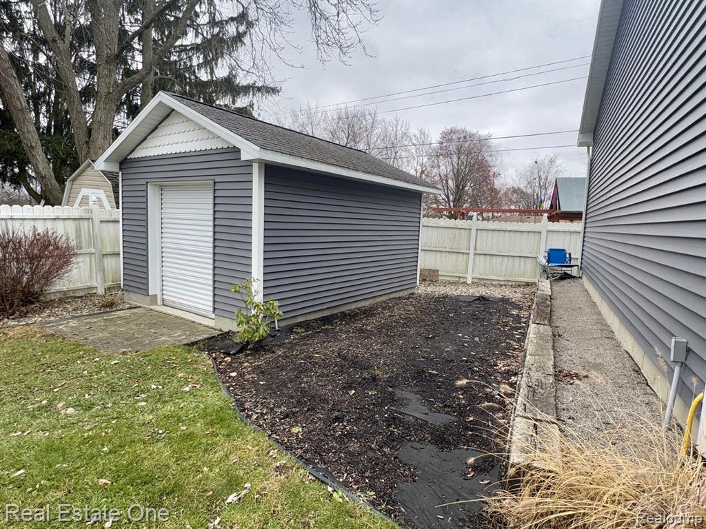 7075 YARMY Drive, Swartz Creek, MI 48473 — Photo 32