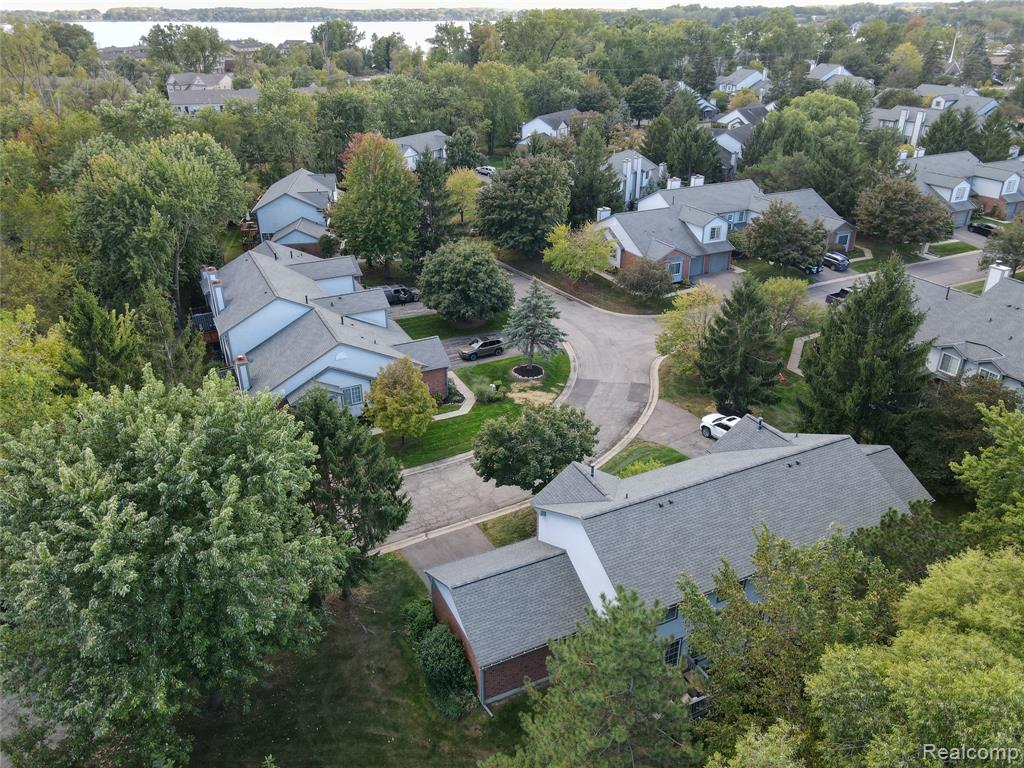 549 Winwood Court, Walled Lake, MI 48390 — Photo 41