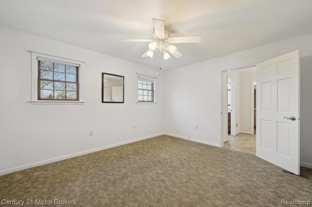 6452 E MAPLE Avenue, Grand Blanc, MI 48439 — Photo 21