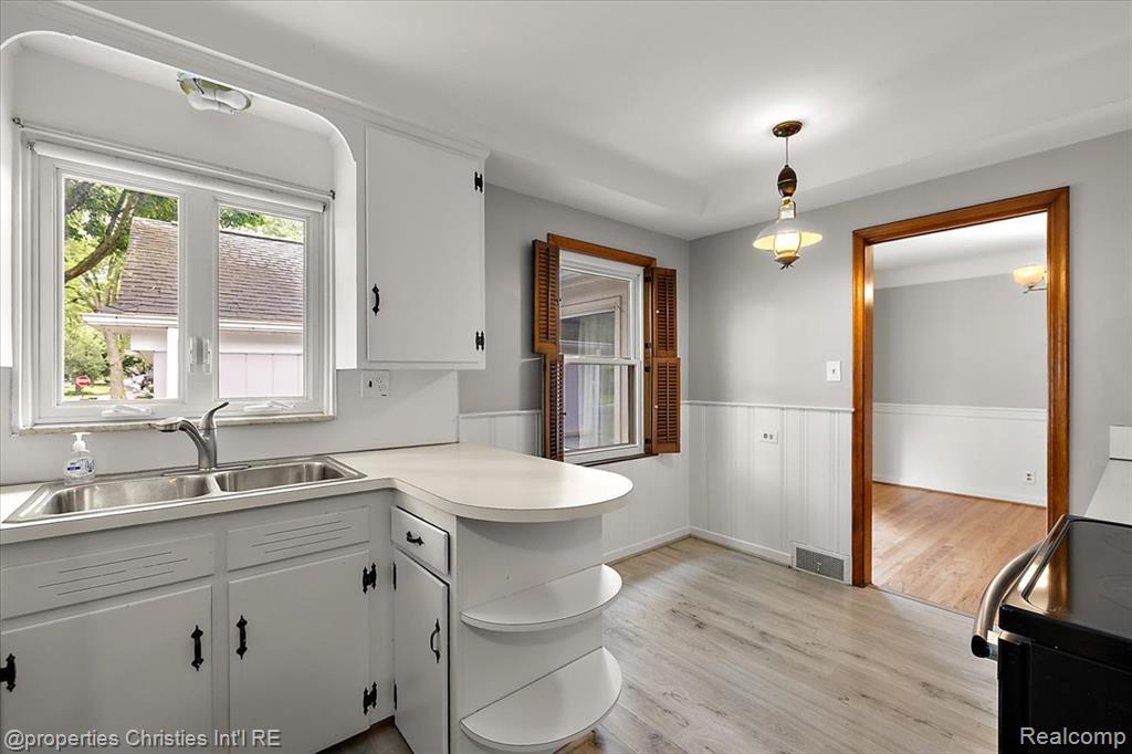 31711 Arlington Drive, Beverly Hills, MI 48025 — Photo 10