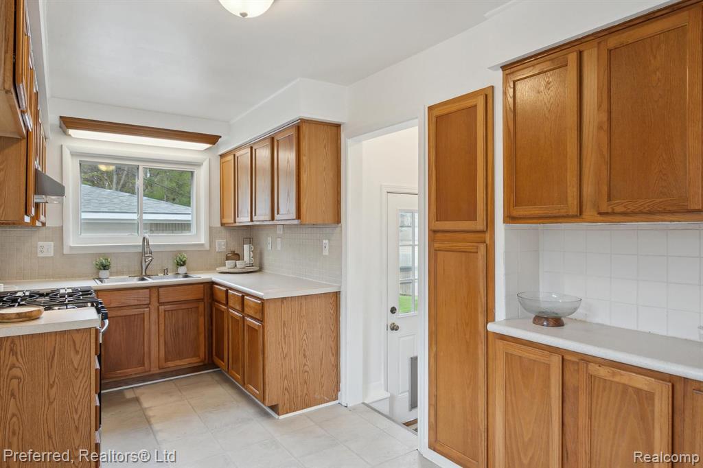 713 Duchess Street, Milford, MI 48381 — Photo 14