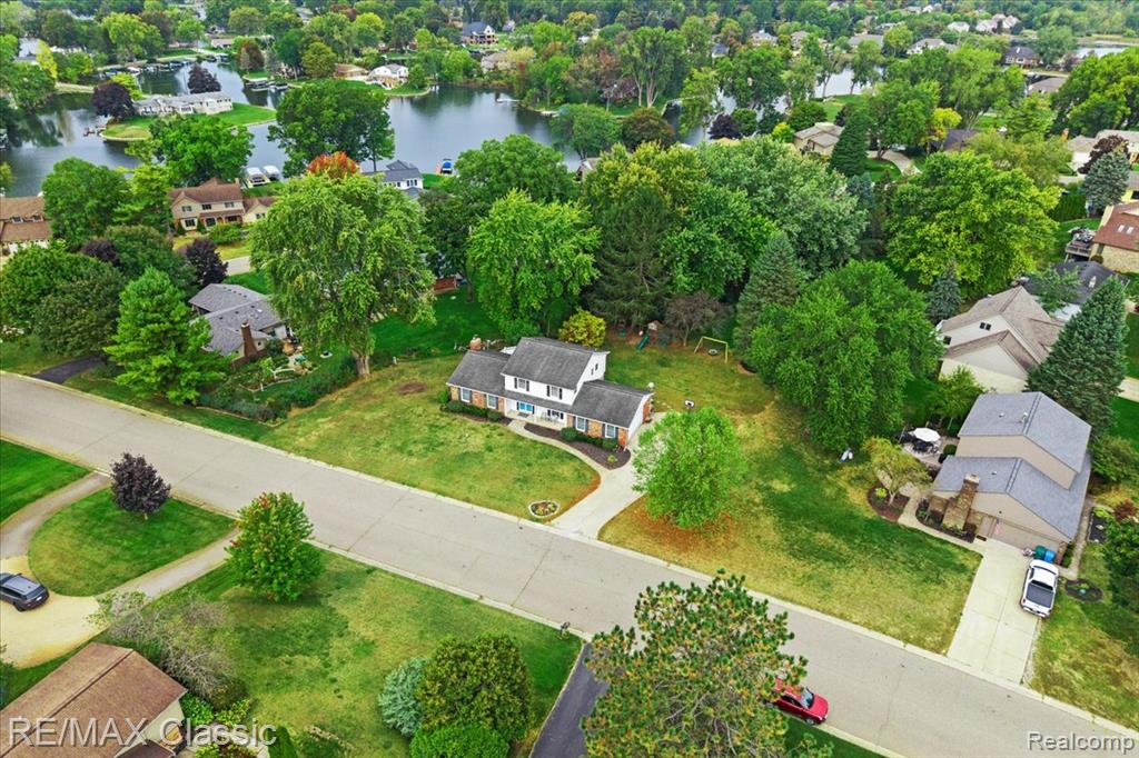 4815 Ravinewood Drive, Commerce Twp, MI 48382 — Photo 43