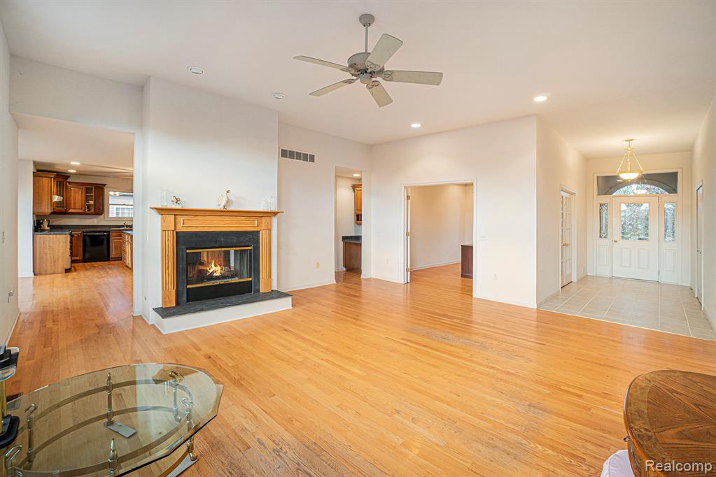 4382 Oak Tree Court, Fenton, MI 48430 — Photo 23