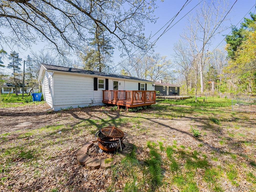 9650 Cooley Lake Road, White Lake, MI — Photo 27