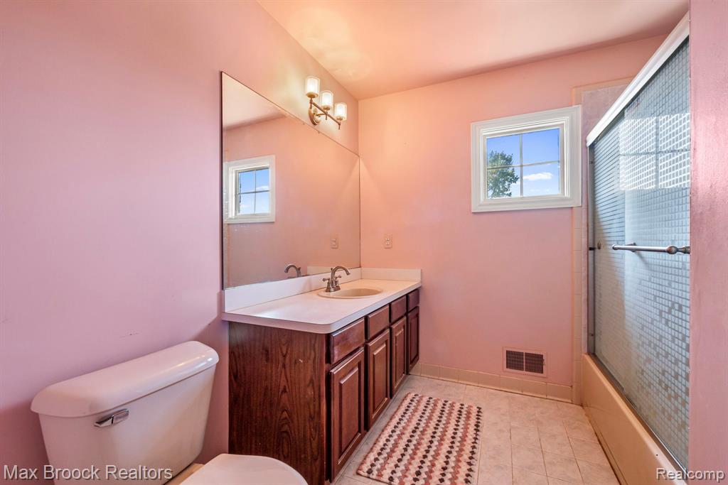 41704 Clinton Pines Drive, Clinton Twp, MI 48038 — Photo 32