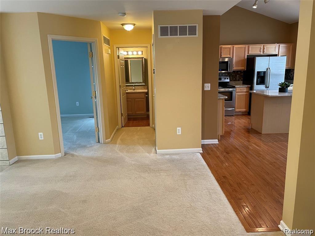754 SANDALWOOD Drive, Troy, MI 48085 — Photo 8