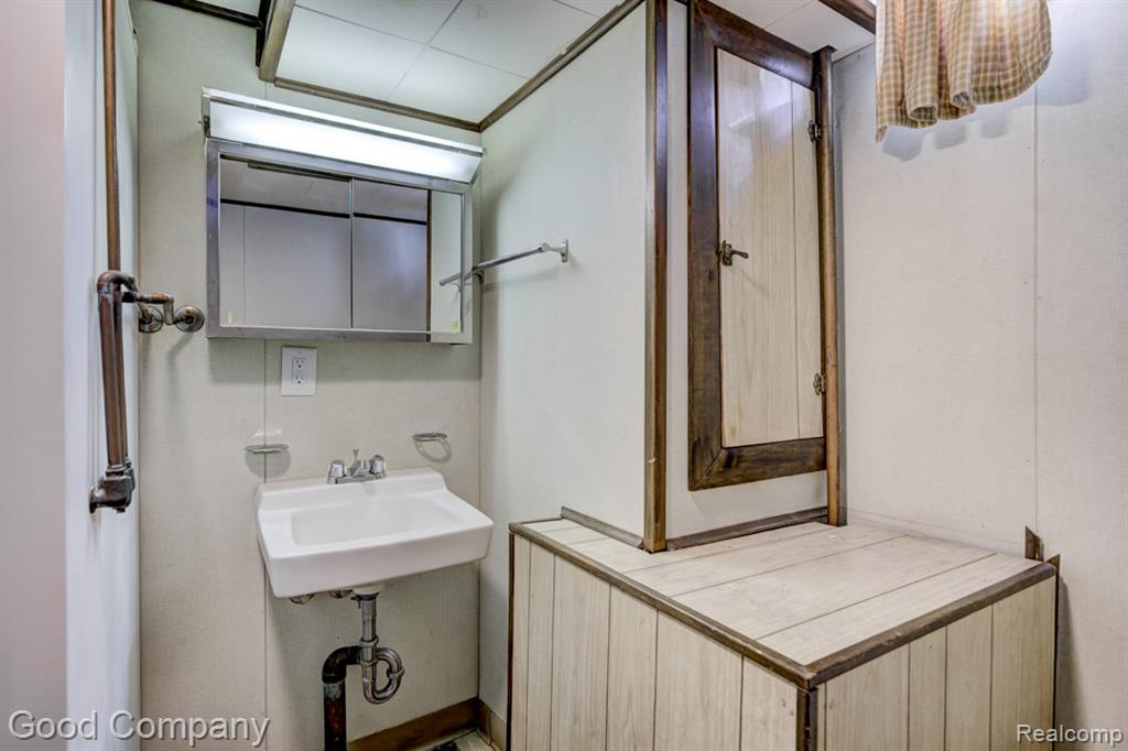 8961 Laurence Avenue, Allen Park, MI 48101 — Photo 36
