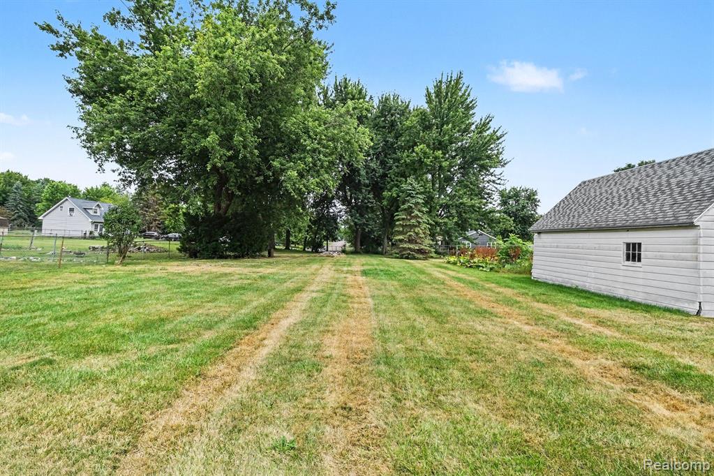5199 Lapeer Road, Burton, MI 48509 — Photo 16