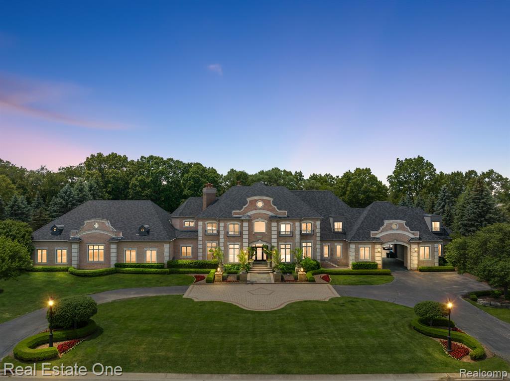 5174 BARRINGTON Drive, Rochester, MI 48306 — front exterior