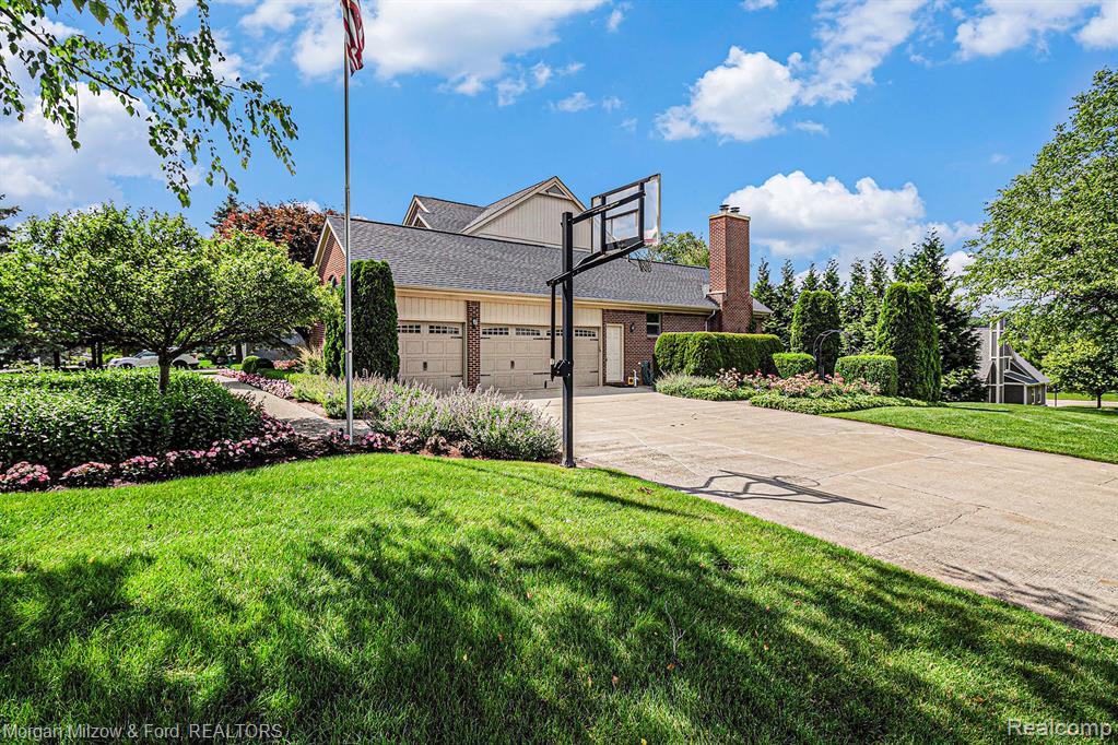 6822 Hubbard Circle, Clarkston, MI 48348 — Photo 2