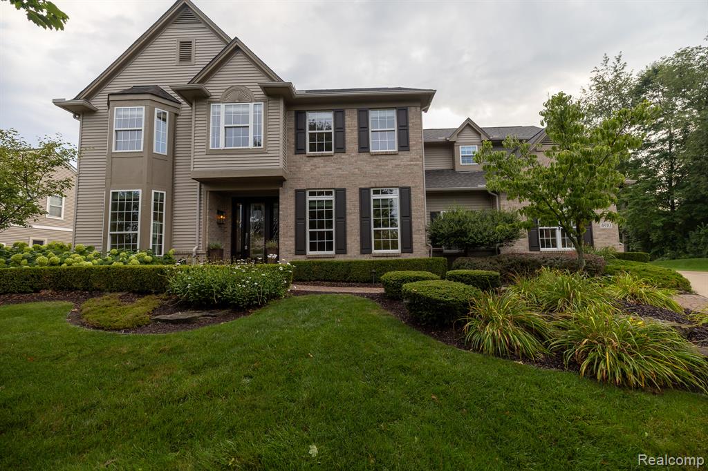 4910 Knollcrest Court, Commerce Twp, MI 48382 — Photo 2