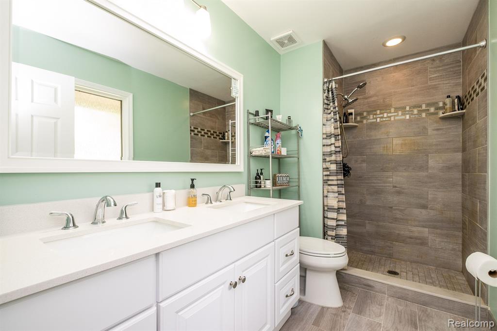 11207 PATTY ANN Lane, Romeo, MI 48065 — Photo 31