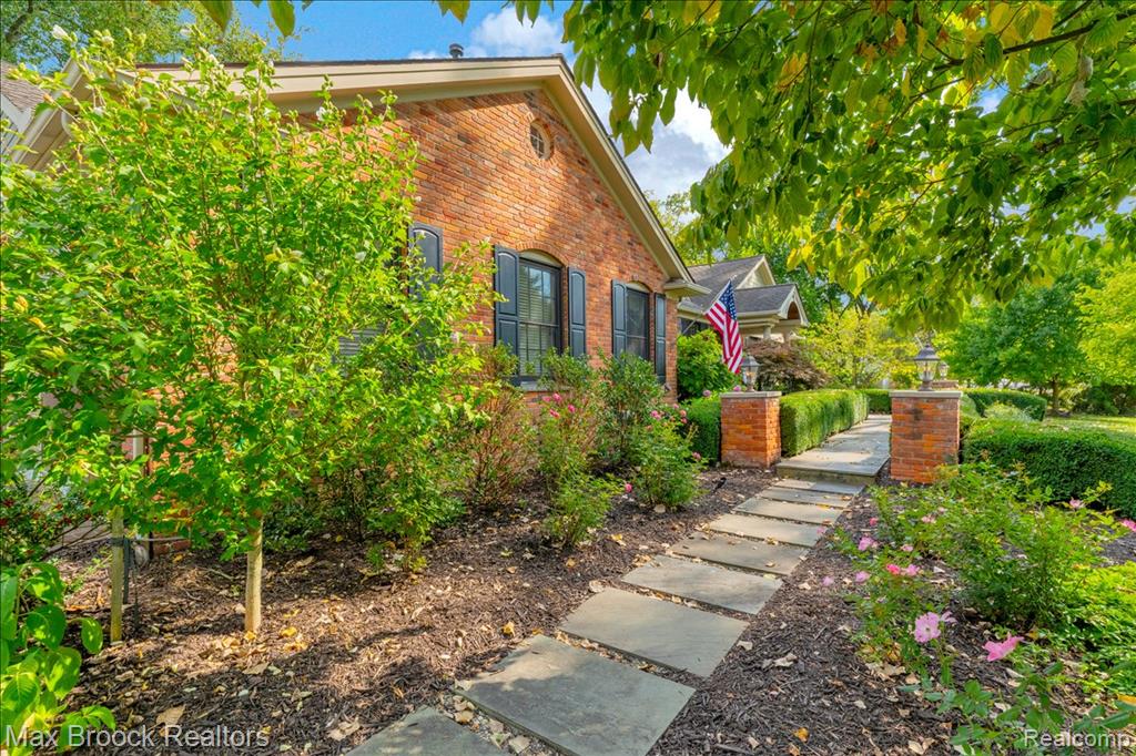 6287 Thorncrest Drive, Bloomfield Hills, MI 48301 — Photo 3