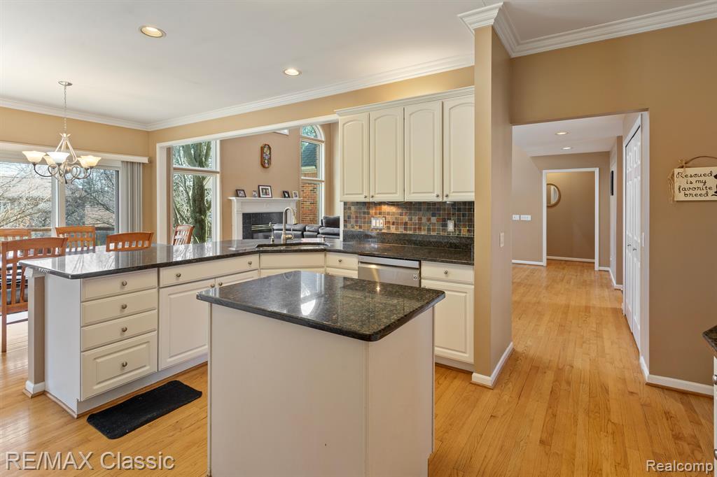6904 GRANGER Drive, Troy, MI 48098 — Photo 24