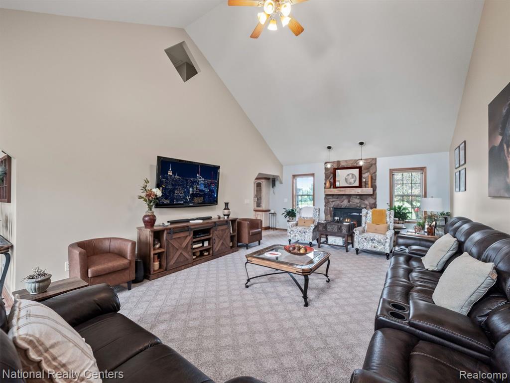 391 MCINTOSH, Almont, MI 48003 — Photo 17