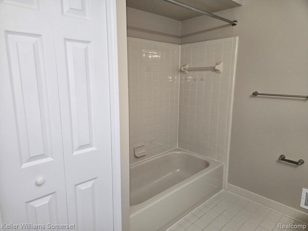 71 Meadow Wood Drive, Rochester Hills, MI 48307 — Photo 30