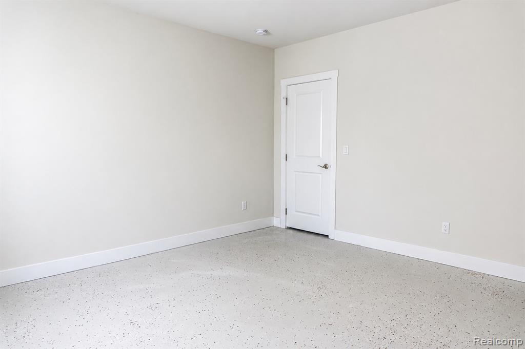5545 Helmsdale Boulevard, West Bloomfield, MI — Photo 33