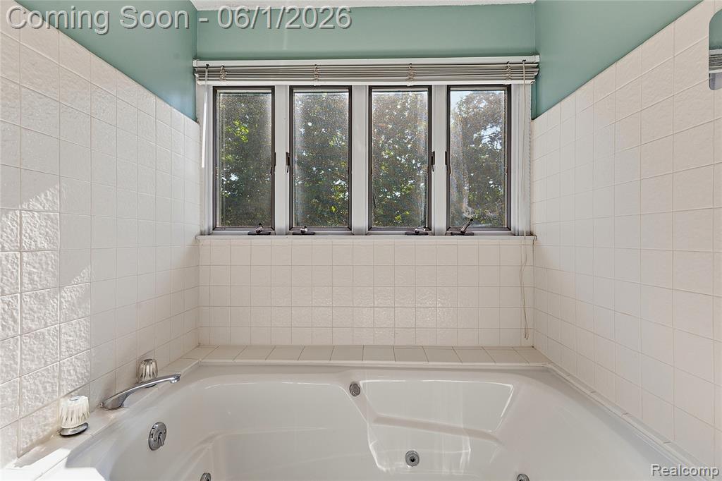 5389 Fox Ridge Circle, West Bloomfield, MI — Photo 28
