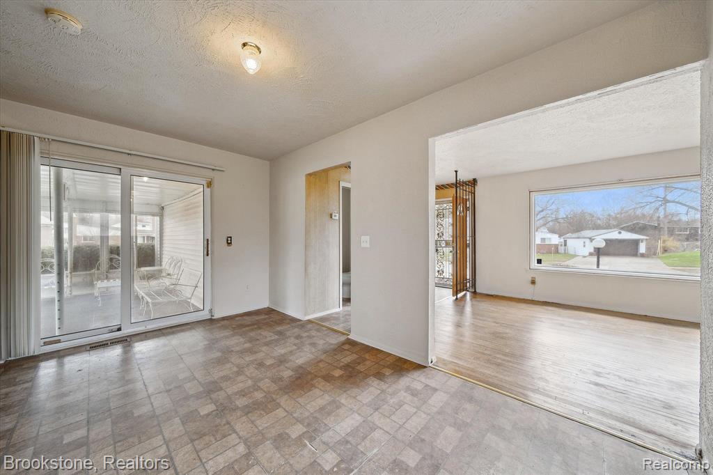 400 JOSLYN Avenue, Pontiac, MI 48342 — Photo 10