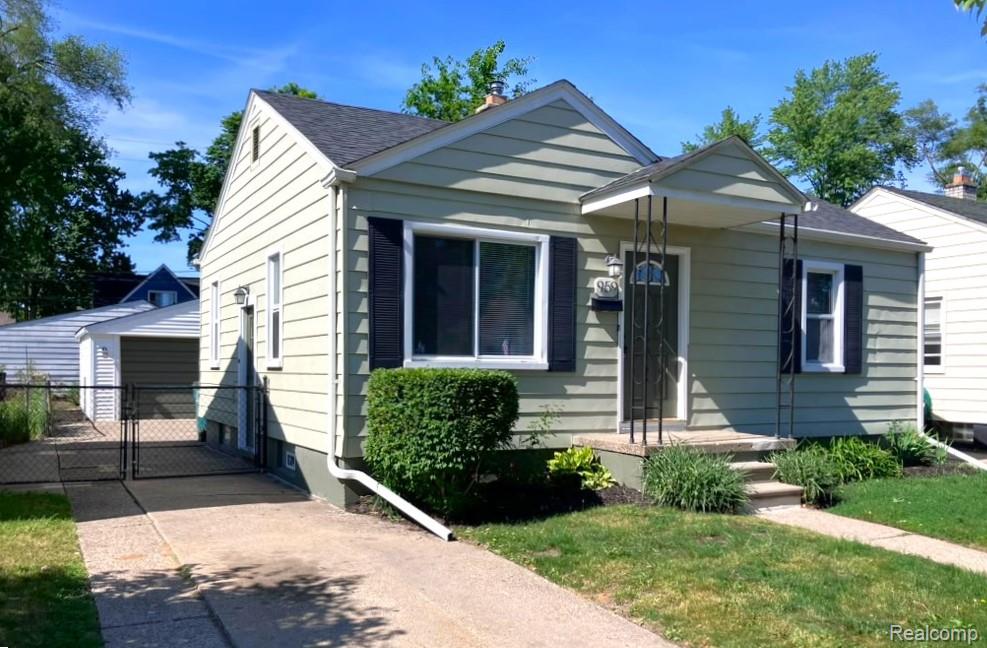 959 E SHEVLIN Avenue, Hazel Park, MI 48030 — front exterior