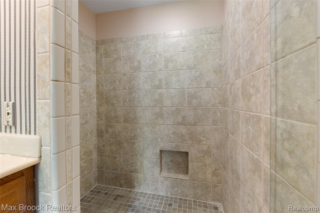 683 Thurber Drive, Troy, MI 48085 — Photo 37