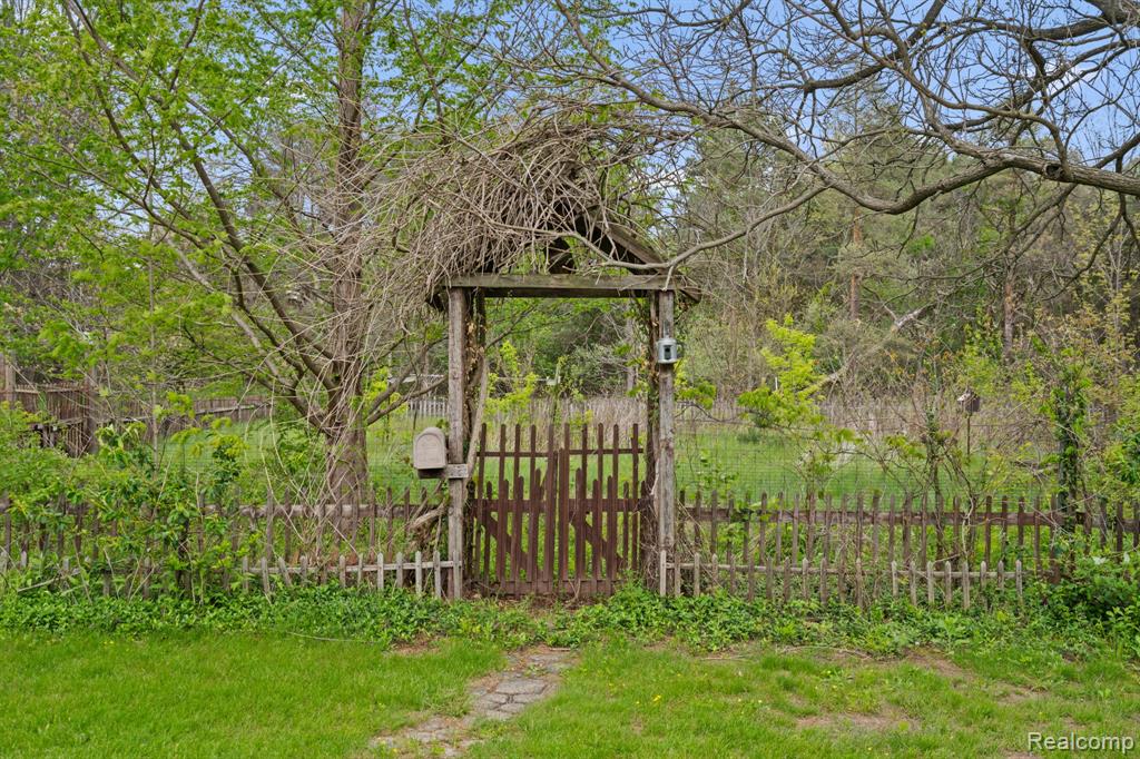 7540 Dexter Pinckney Road, Dexter, MI 48130 — Photo 16