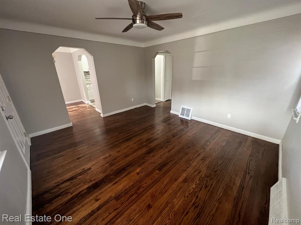 916 STEWART Avenue, Lincoln Park, MI 48146 — Photo 9