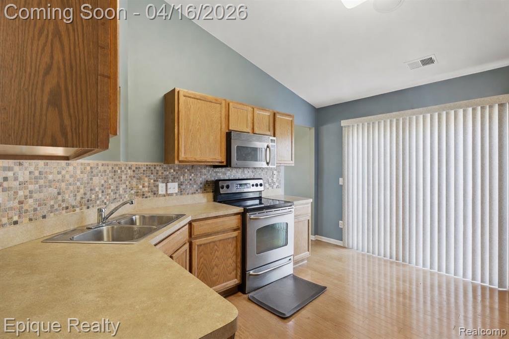 26625 Kirkway Circle, Woodhaven, MI 48183 — Photo 7