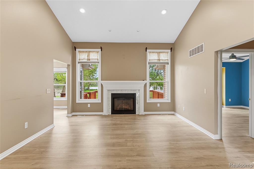 1171 Creekside Court, Burton, MI 48509 — Photo 8