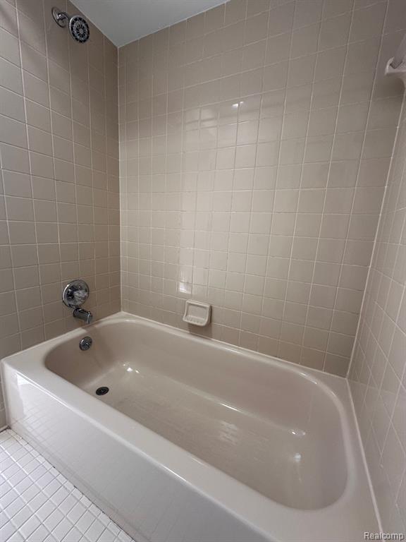 604 CHESHIRE Court, Rochester Hills, MI 48307 — Photo 19