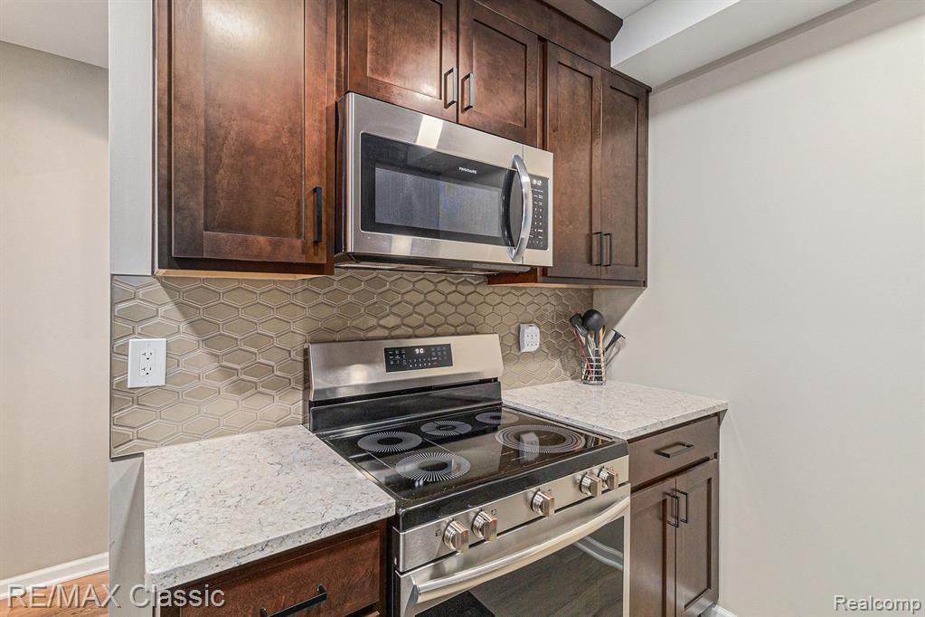 42173 OLD POND Circle, Plymouth, MI 48170 — Photo 13
