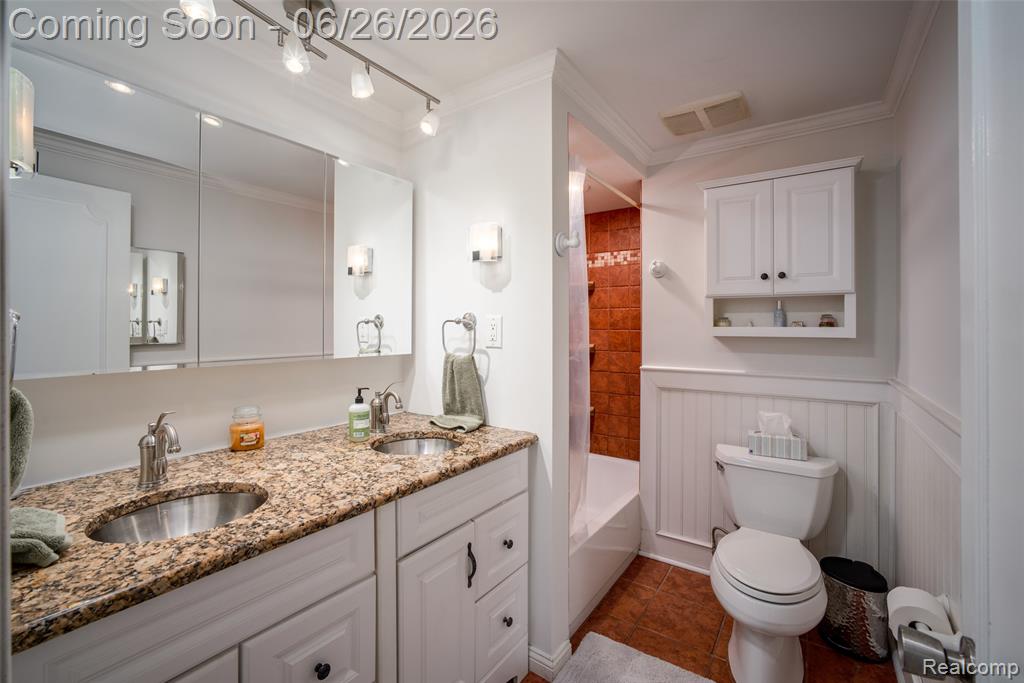 6826 Spruce Drive, Bloomfield Hills, MI 48301 — Photo 23