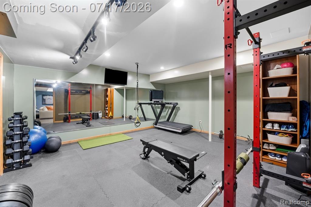 7375 Parkwood Drive, Fenton, MI 48430 — Photo 37