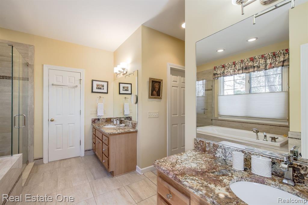 9316 LAKEBLUFF Drive, Clarkston, MI 48348 — Photo 37