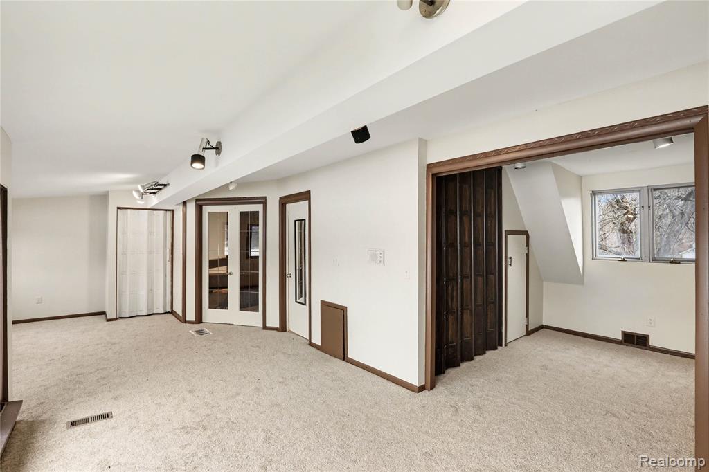 13490 Lakebrook Drive, Fenton, MI 48430 — Photo 17
