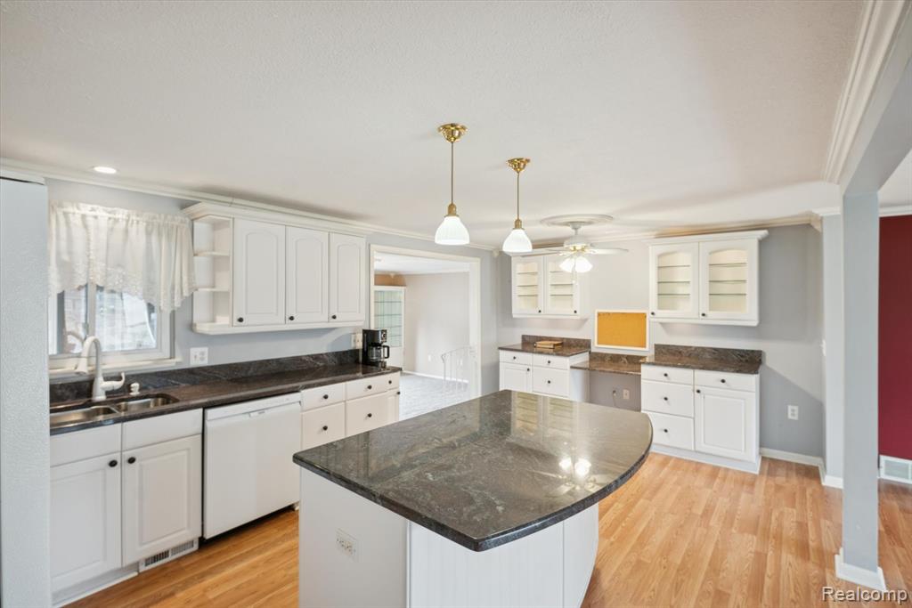 47501 Nita Drive, Shelby Twp, MI 48317 — Photo 13